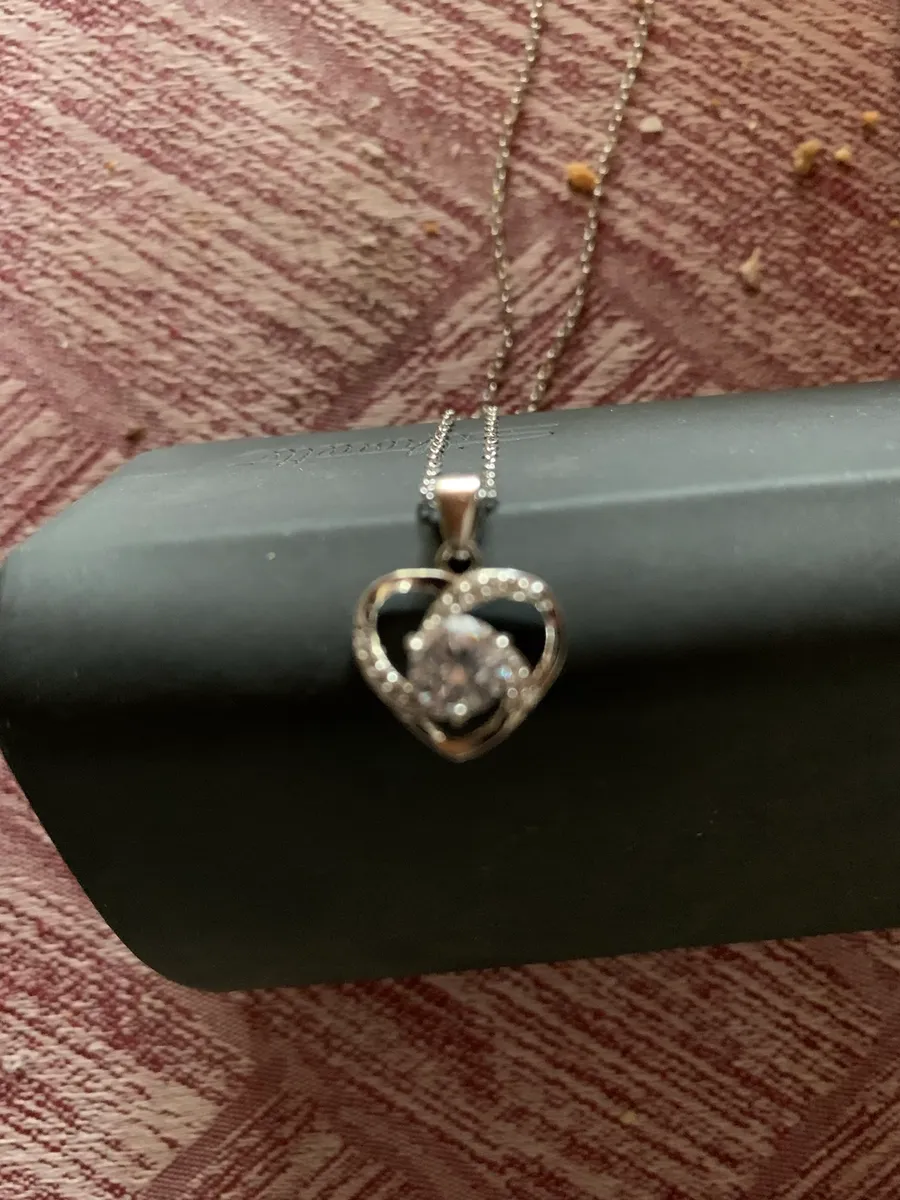 Schöne Damen Kette mit Anhänger Herz