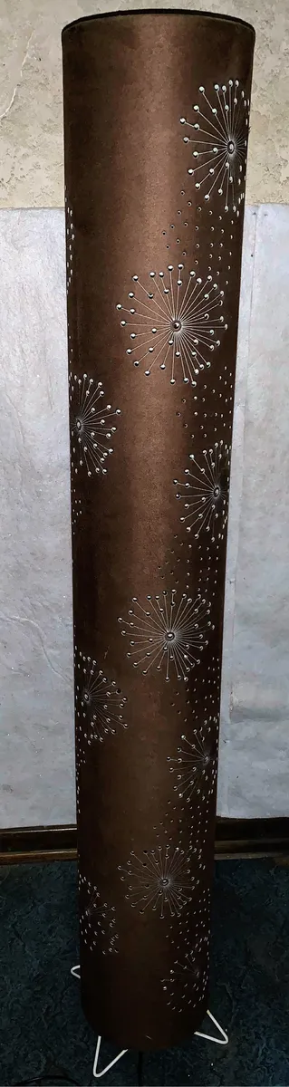 Dekorative Stehlampe mit wunderschönem Lichtspiel 2