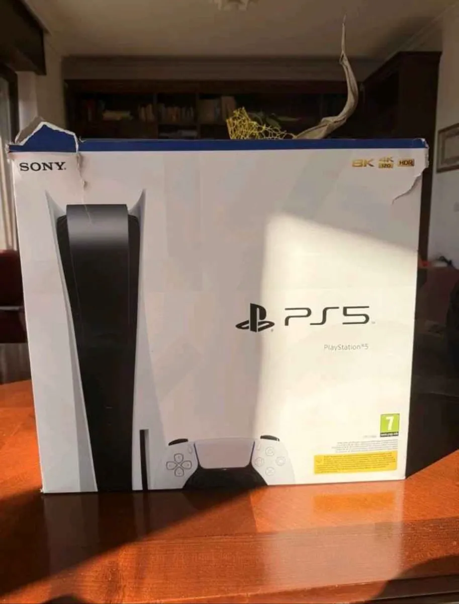Playstation 5 825gb + 2 controller 3