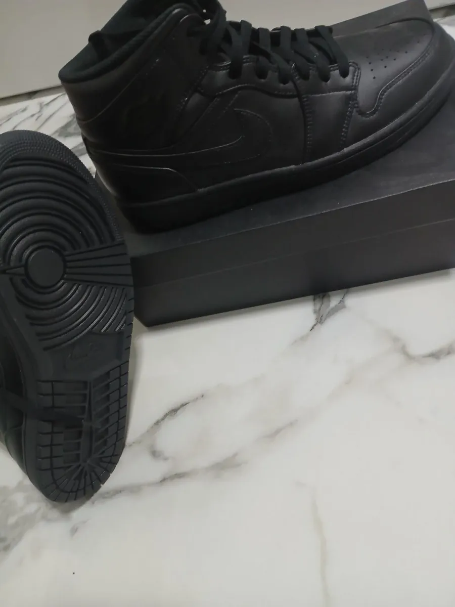 Original balck jordans 2