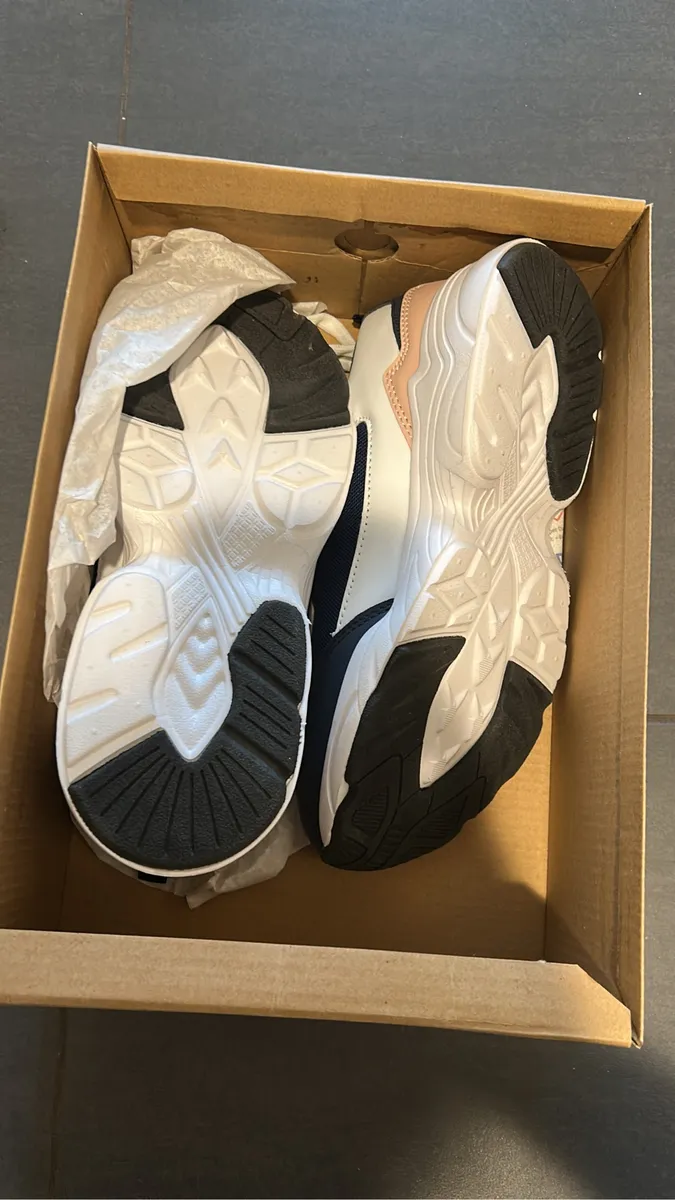 Sneakers nëmmen 2