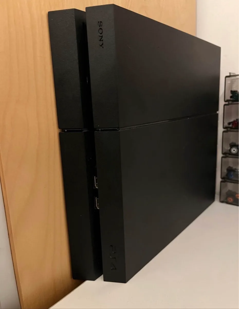 Ps4+monitor+ 2 manettes et les jeux 3