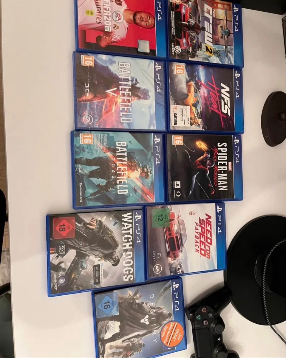 Ps4+monitor+ 2 manettes et les jeux 5