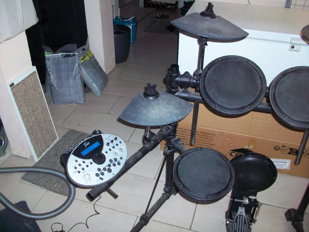 E-Drum Set 4 Toms, Hi-Hat, Ride und 2 x Crash 2