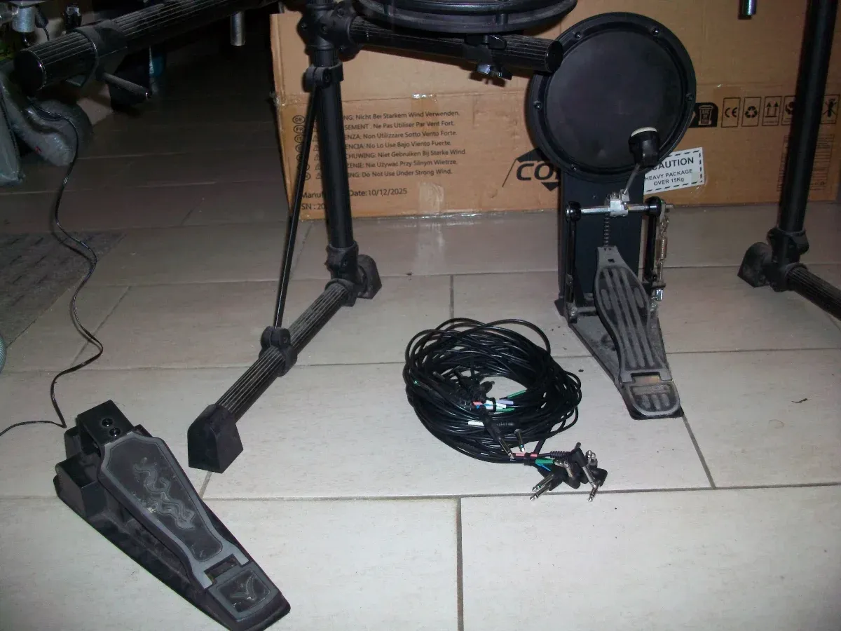 E-Drum Set 4 Toms, Hi-Hat, Ride und 2 x Crash 4