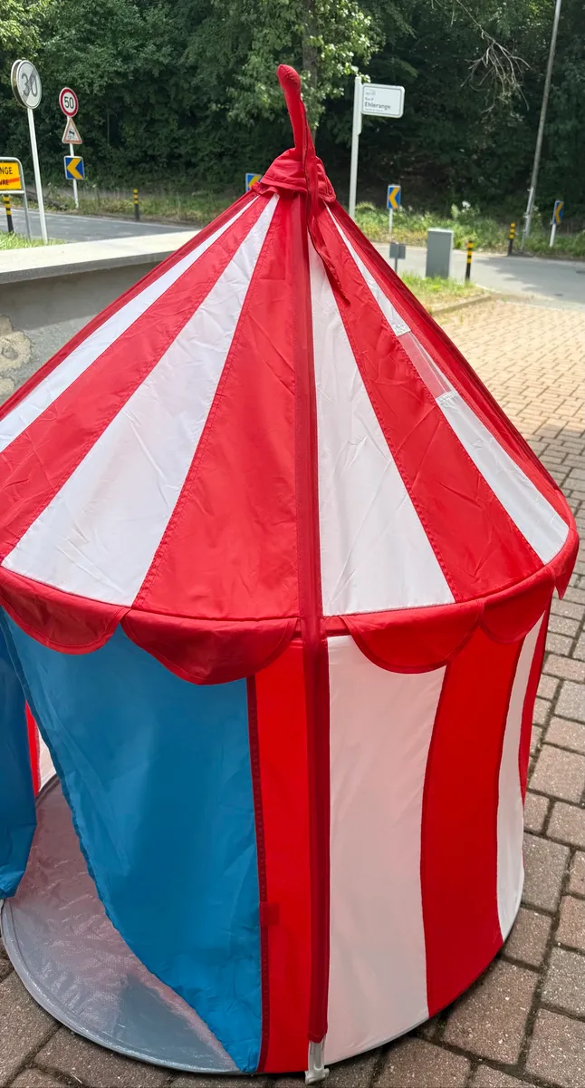 Zirkus Zelt fir Kanner