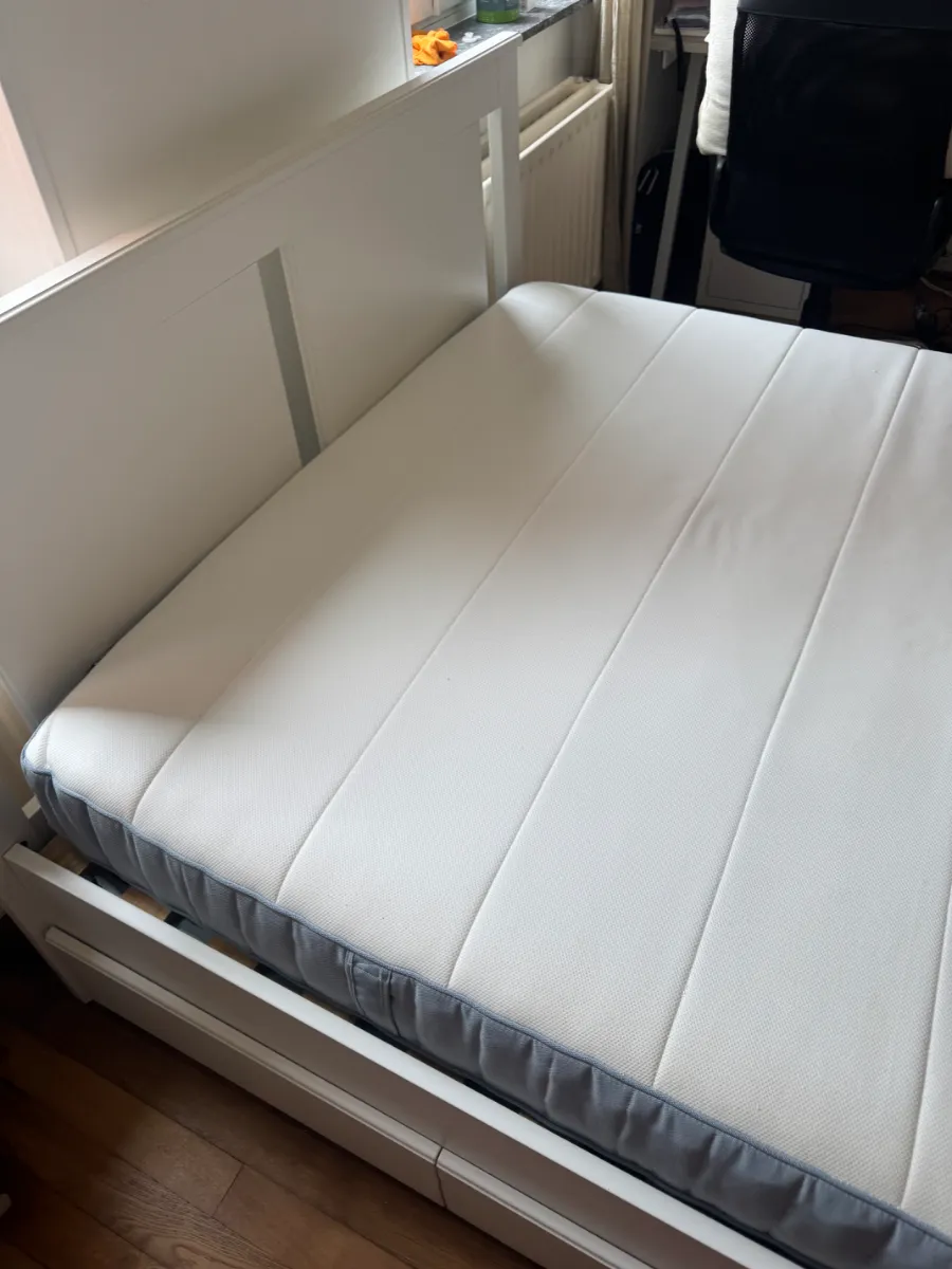 Bed IKEA 2
