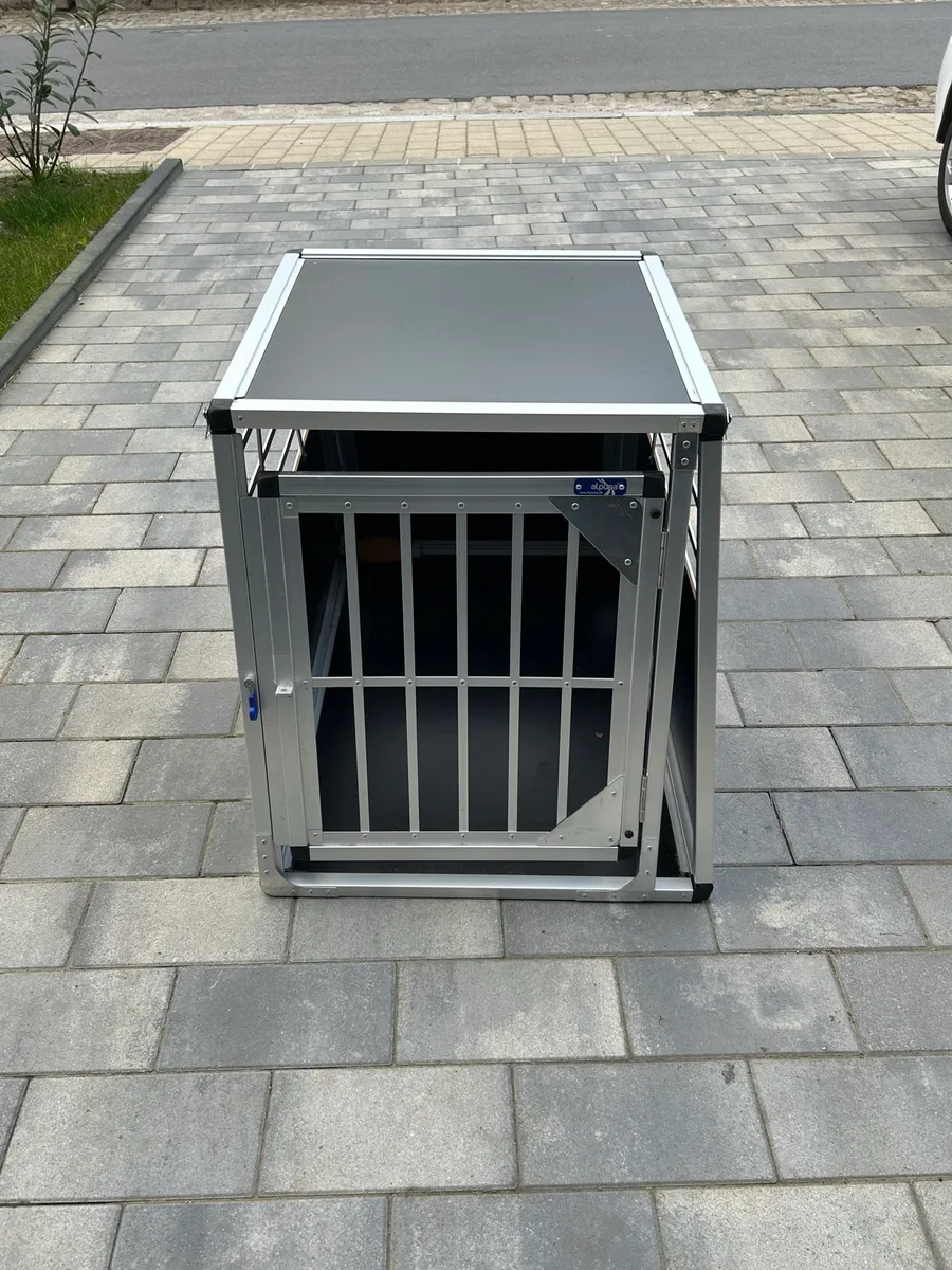 Dog crate for safe car transport 2