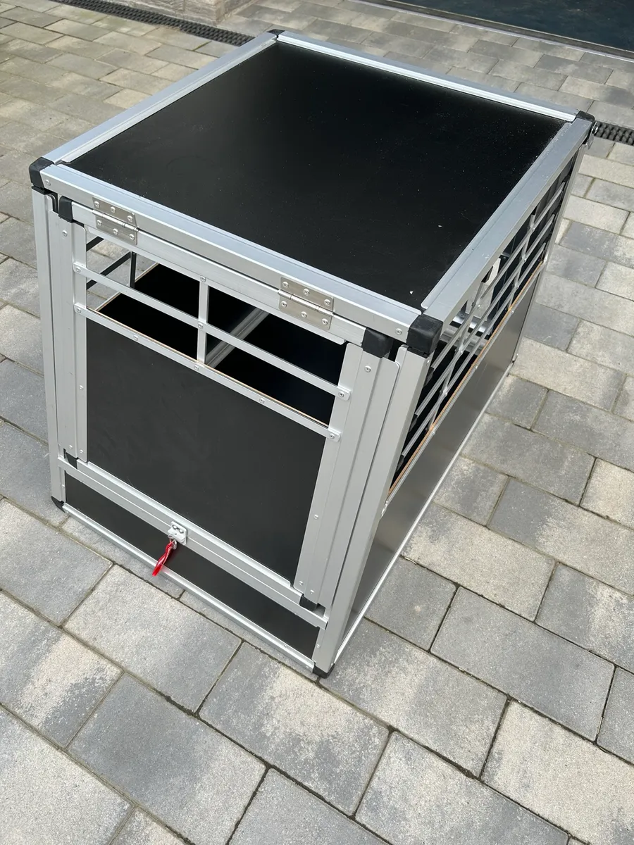 Dog crate for safe car transport 3