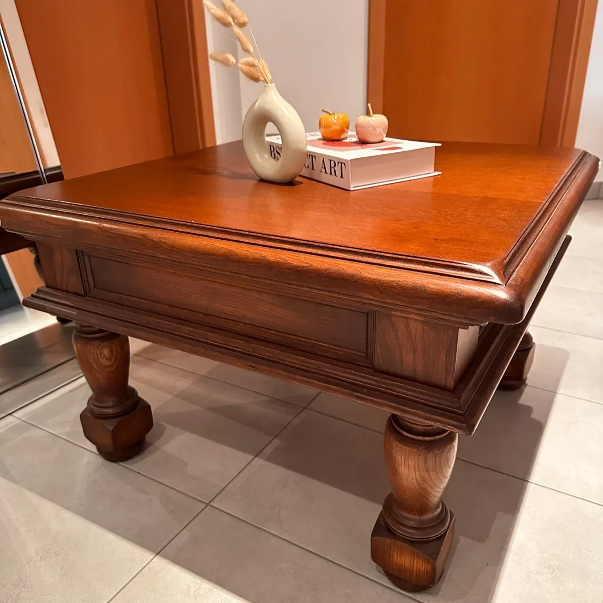 Table basse vintage en bois massif 2