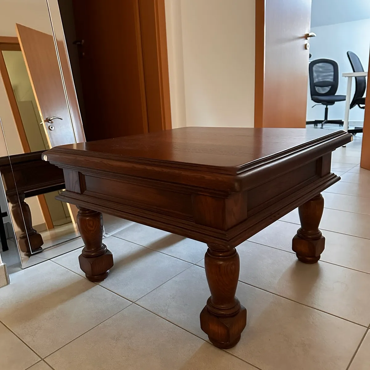 Table basse vintage en bois massif 3
