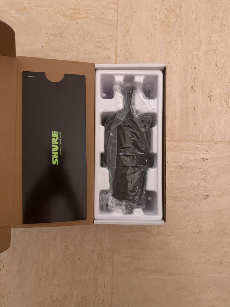Shure MV7X XLR Podcast Mikrofone 2