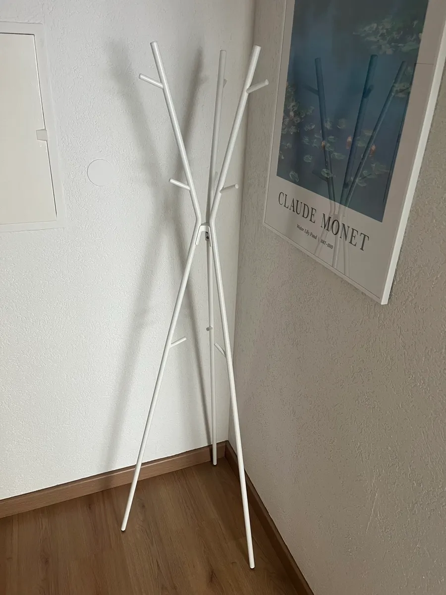 Modern White Coat Rack ("EKRAR") 2
