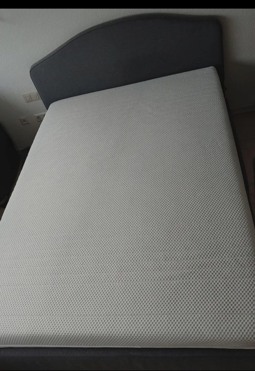 140x200 bed and mattress 4