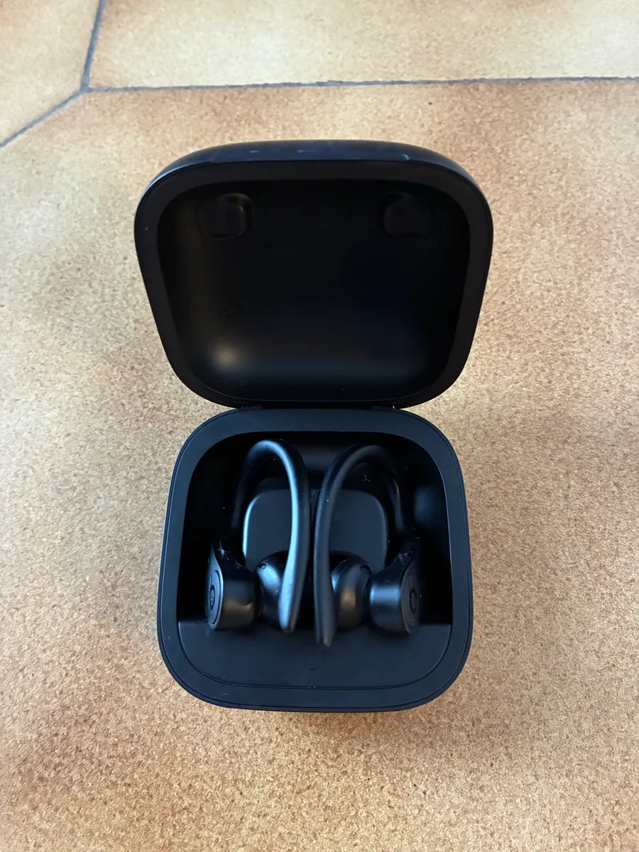 🎧 Beats Powerbeats Pro Wireless Earbuds + case 😻 2