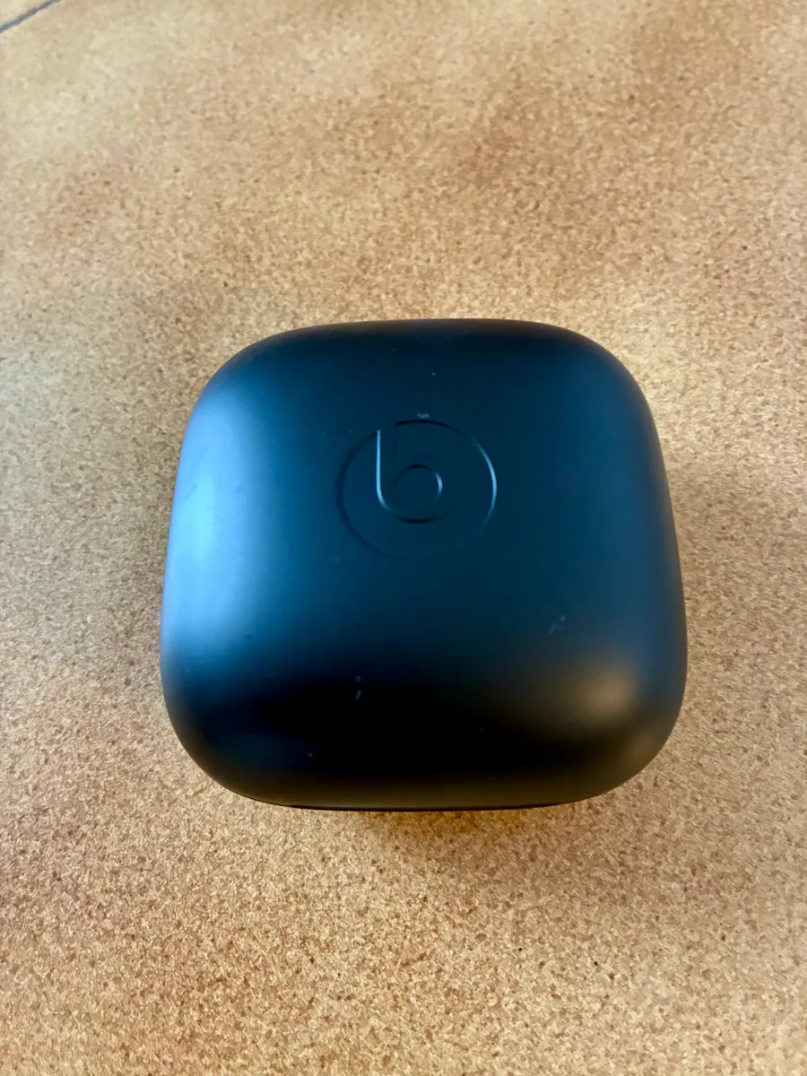 🎧 Beats Powerbeats Pro Wireless Earbuds + case 😻 3