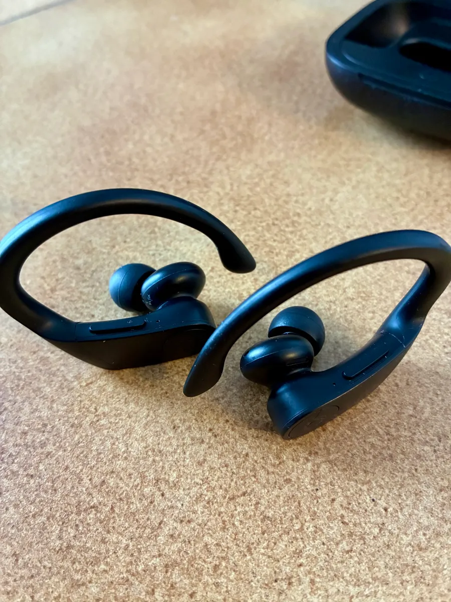 🎧 Beats Powerbeats Pro Wireless Earbuds + case 😻 5