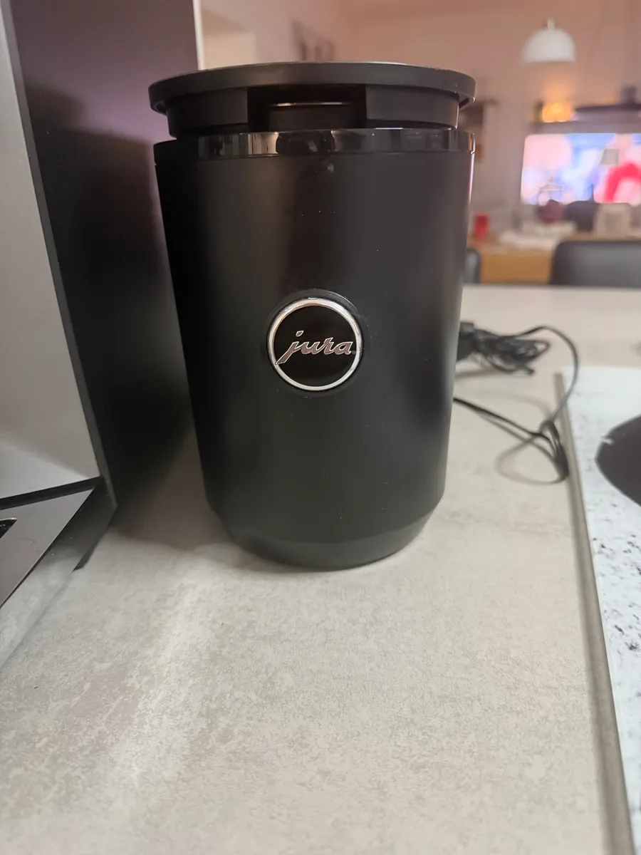Jura Espressomaschine E8 cosmic schwarz 3