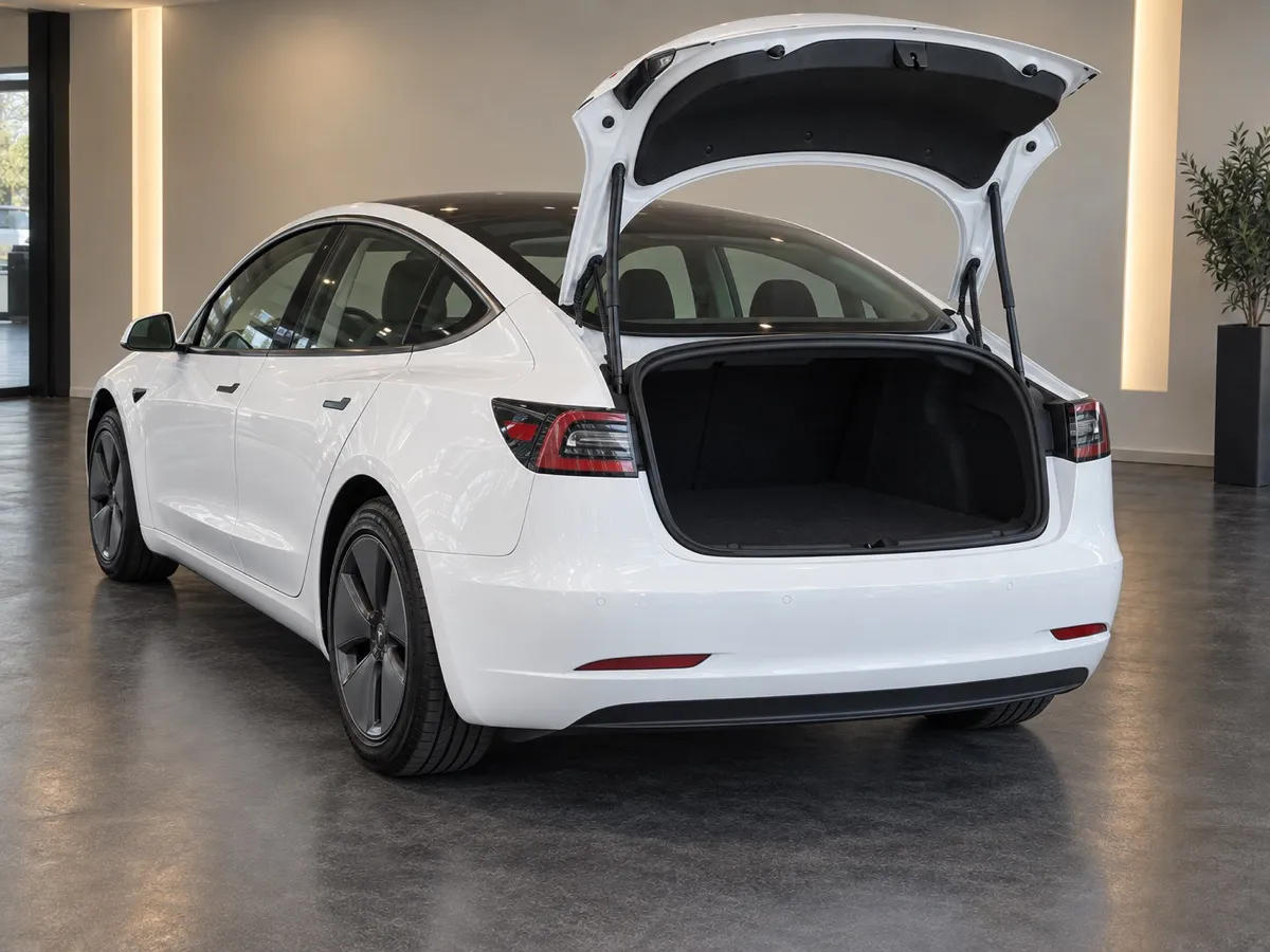 Tesla Model 3 Long Range AWD 3