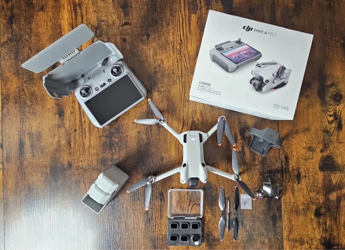 DJI Mini 4 Pro Fly More Combo avec DJI RC 2