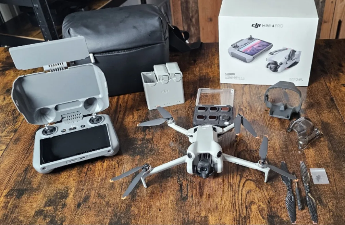 DJI Mini 4 Pro Fly More Combo avec DJI RC 2 2