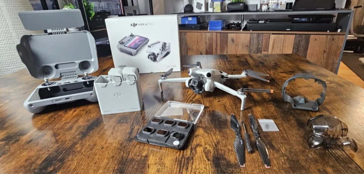 DJI Mini 4 Pro Fly More Combo avec DJI RC 2 3