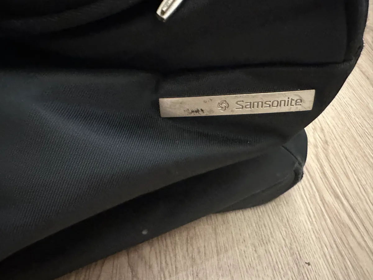 Maleta negra Samsonite 2