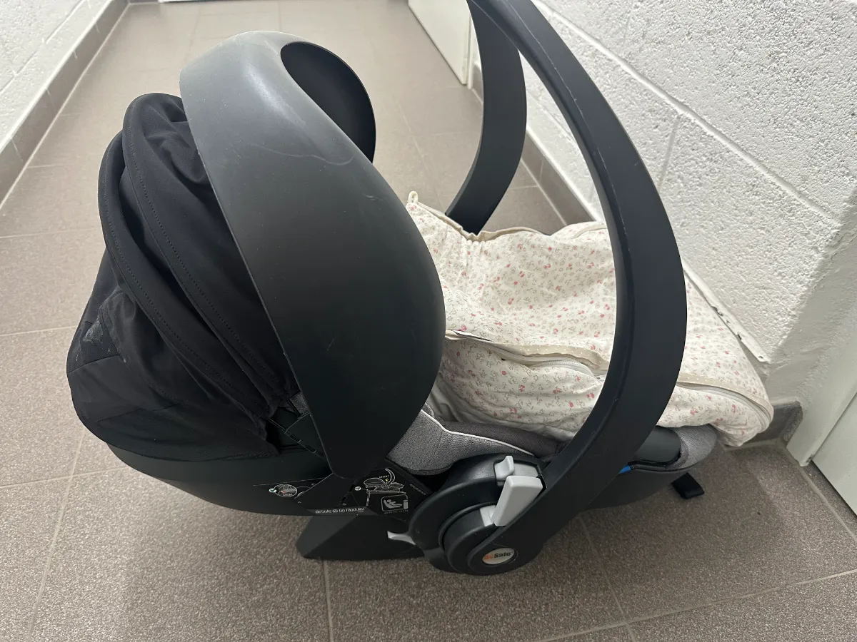 Silla de auto estilo maxicoxi marca Besafe 2