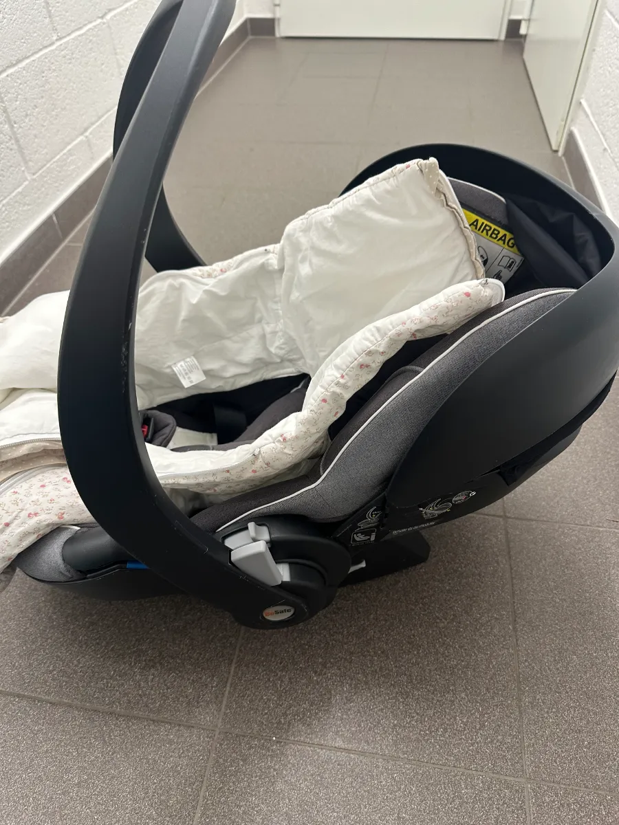 Silla de auto estilo maxicoxi marca Besafe 3