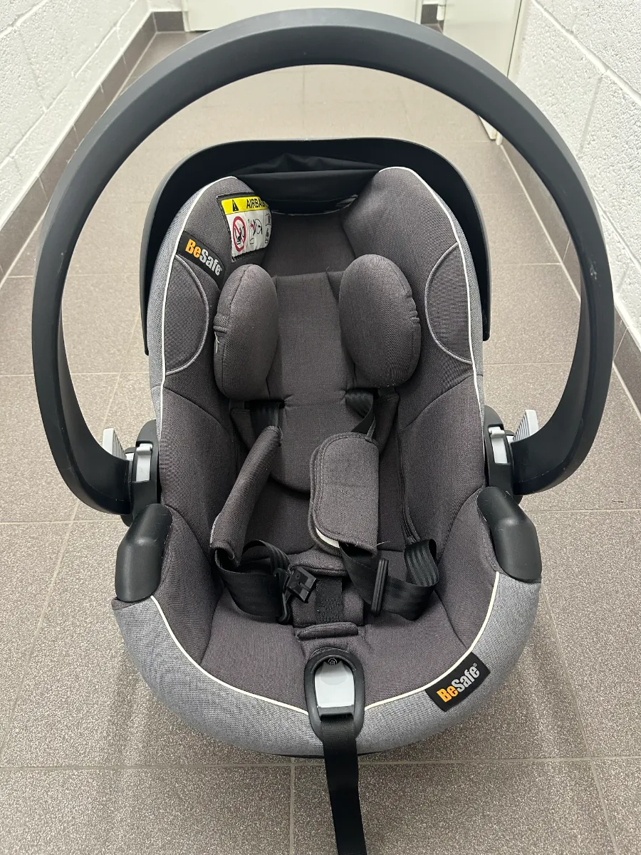 Silla de auto estilo maxicoxi marca Besafe 4