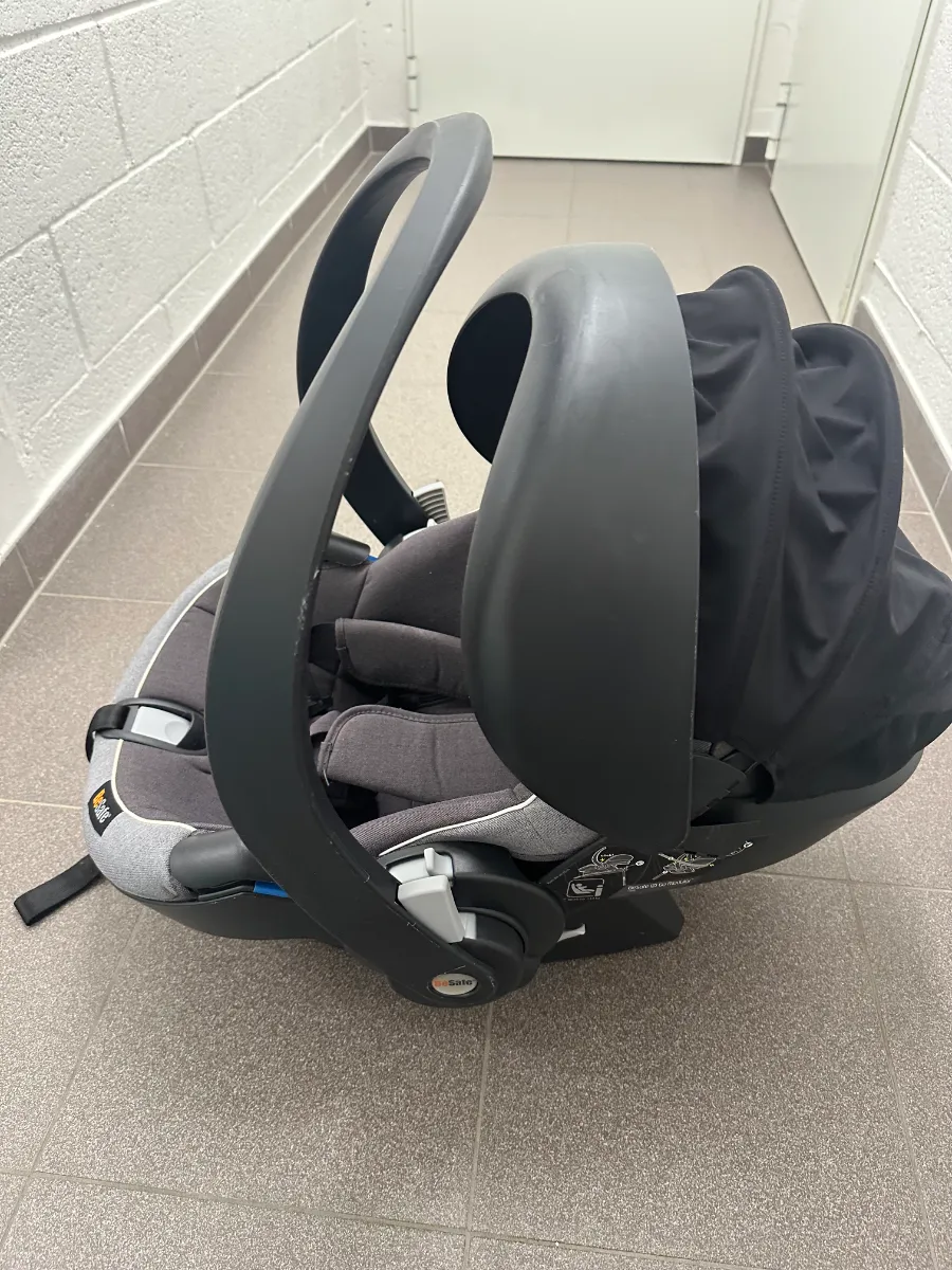 Silla de auto estilo maxicoxi marca Besafe 5
