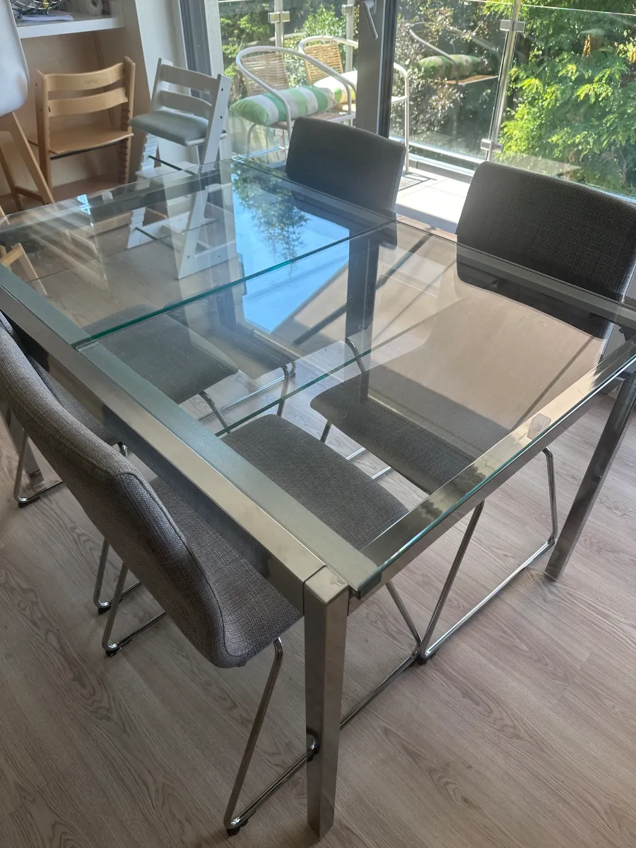 Mesa de comedor con 4 sillas 2