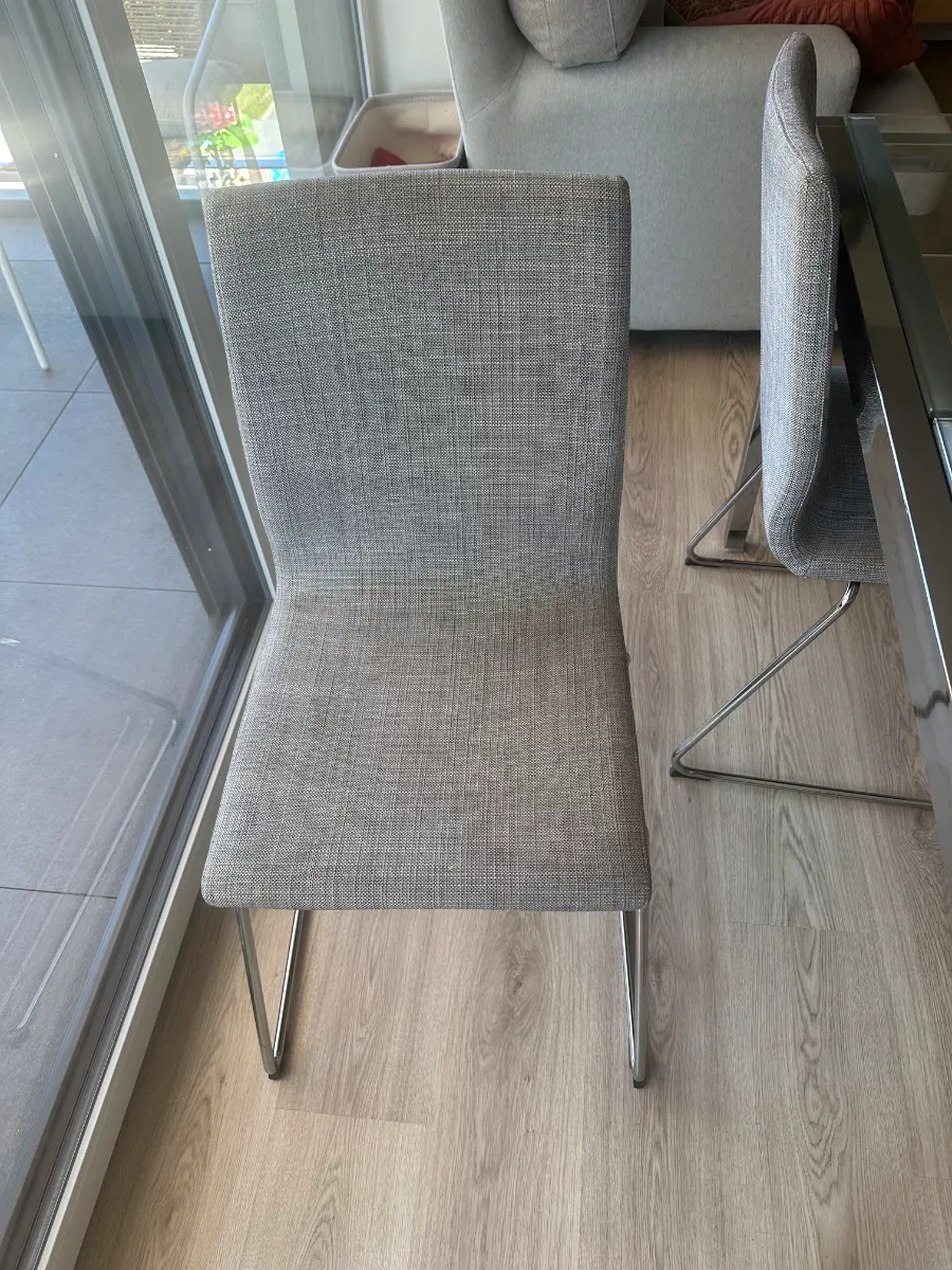 Mesa de comedor con 4 sillas 4
