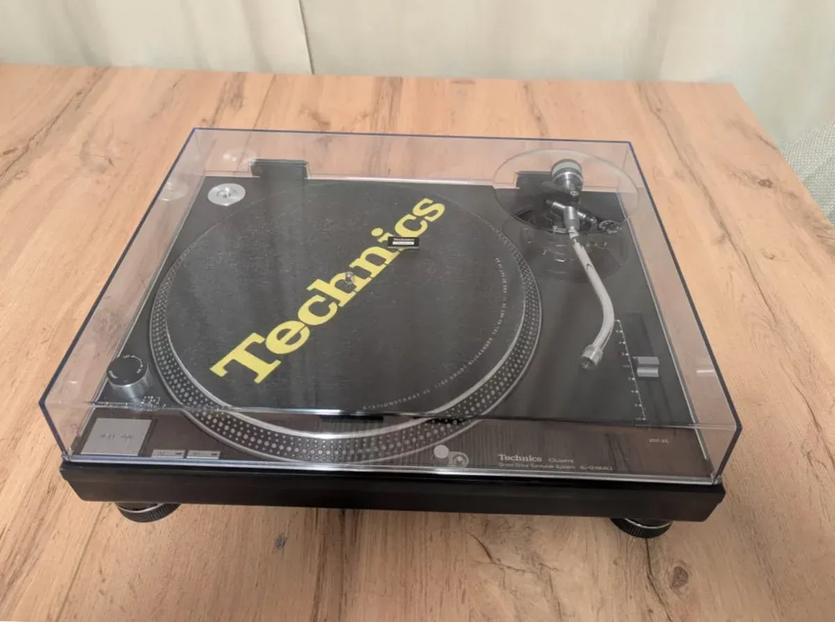 Technics SL-1210MK2 mit Flightcase 2