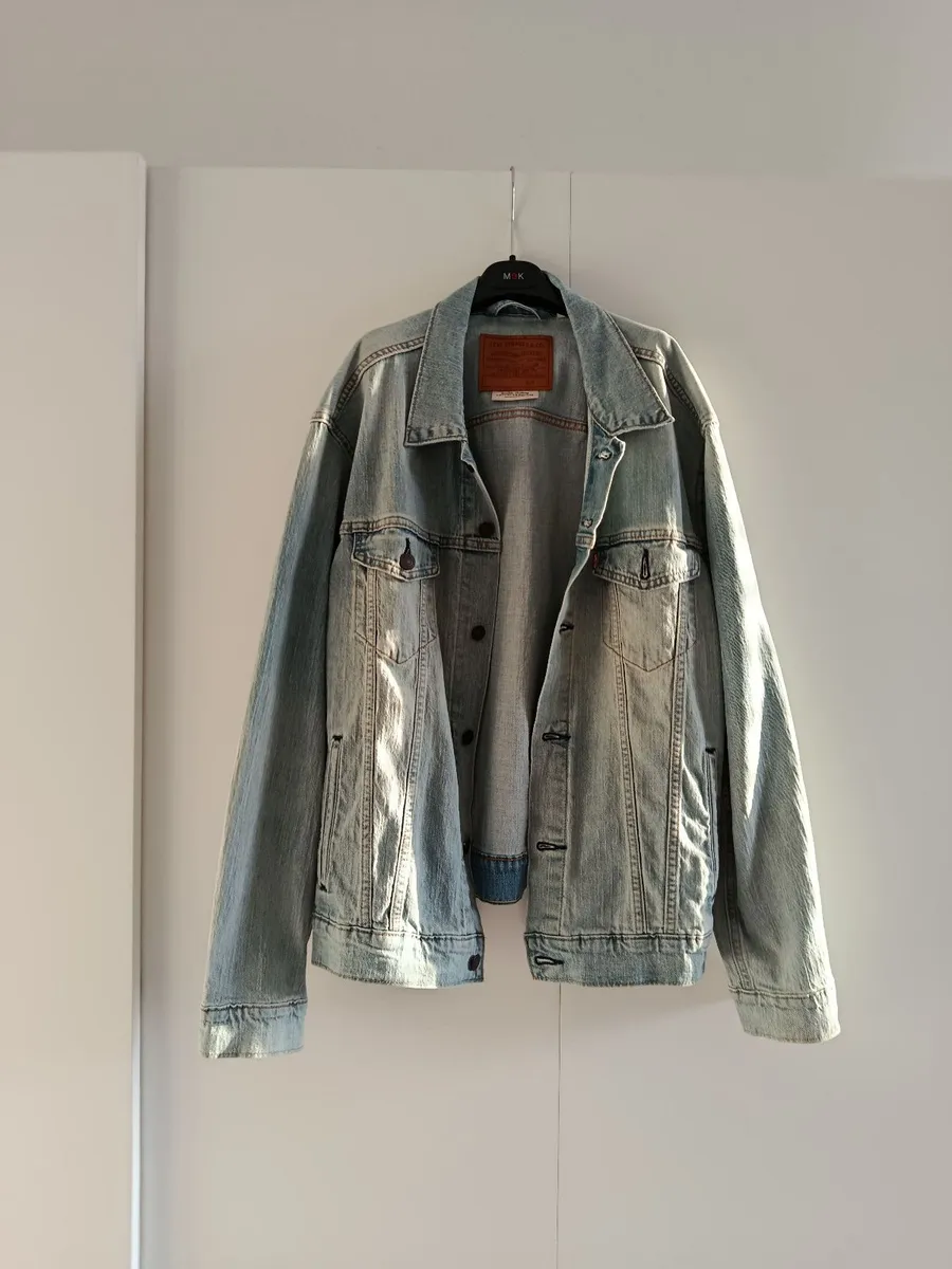 Levi's 2
